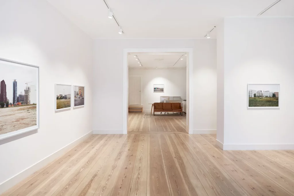 Galerie Albrecht | Thomas Meyer »Mauer Land«, installation view by Sandy Volz
